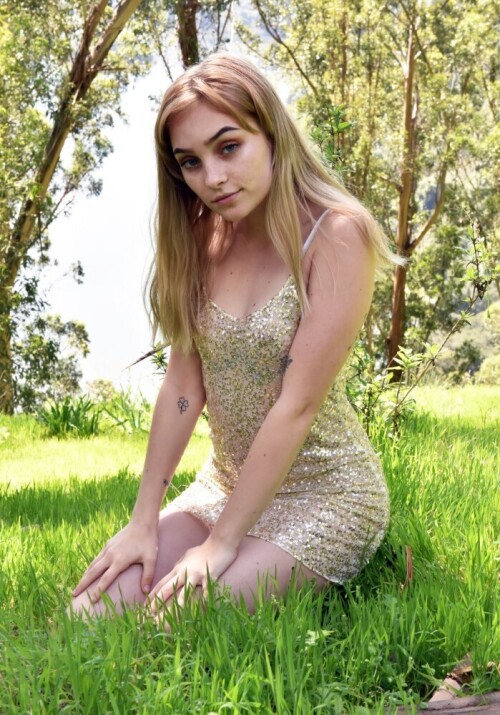 Outdoor-Kneeling.jpg