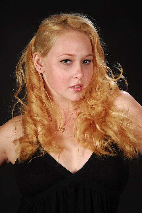 Blonde-Headshot.jpg
